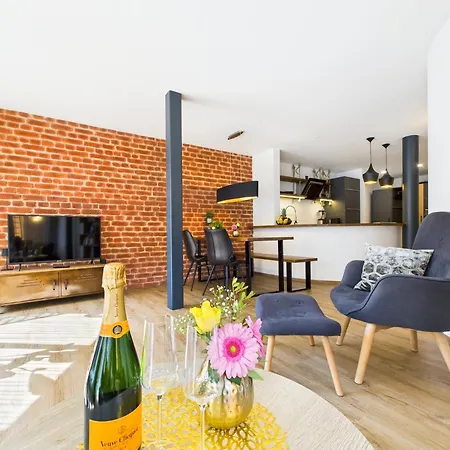 Hochwertige In Seenaehe Mit Terrasse & Vollausstattung